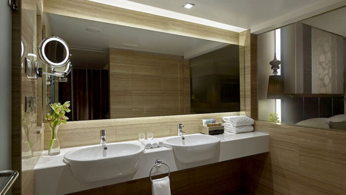 The Landmark Hotel Bangkok Comfort Room